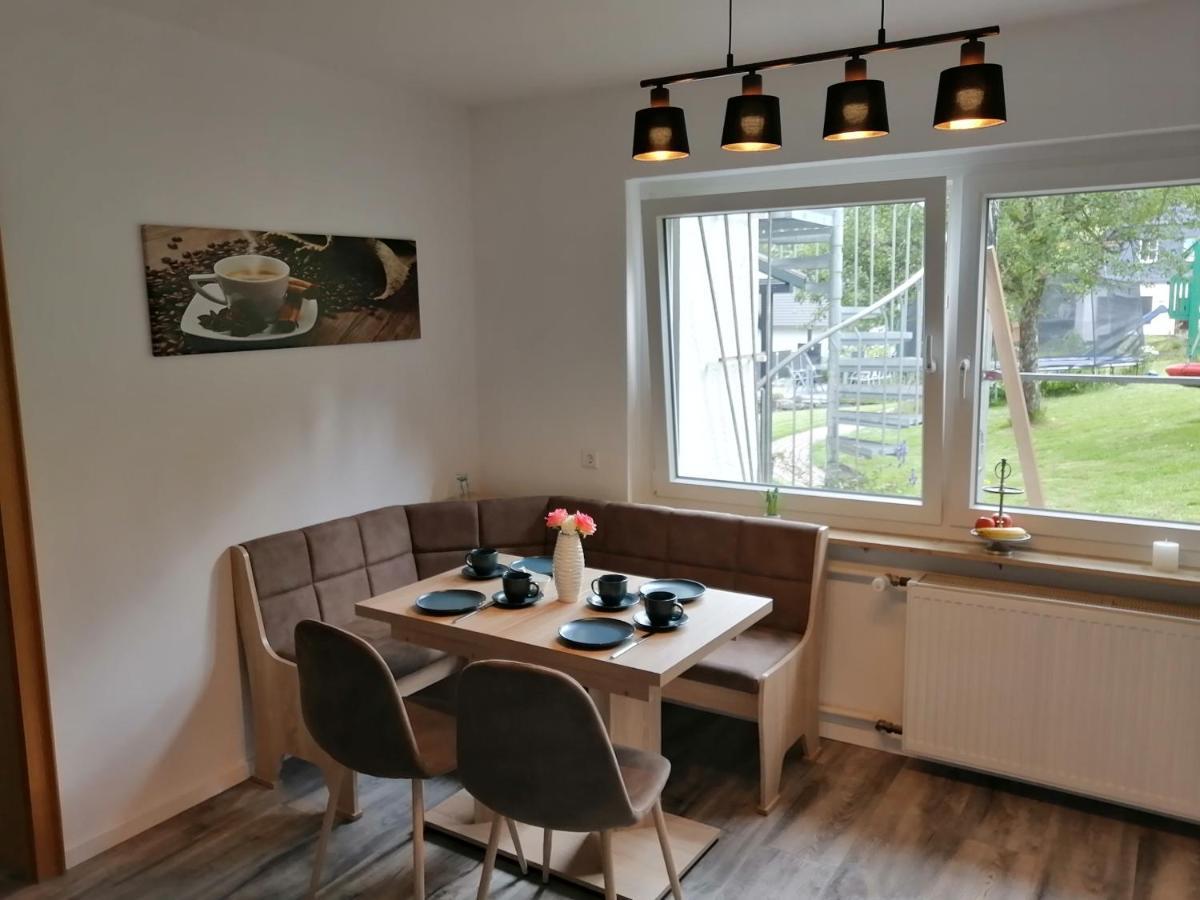 Apartment Am Felsen Zueschen Winterberg Extérieur photo