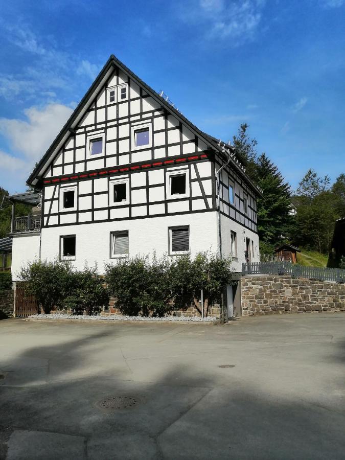 Apartment Am Felsen Zueschen Winterberg Extérieur photo