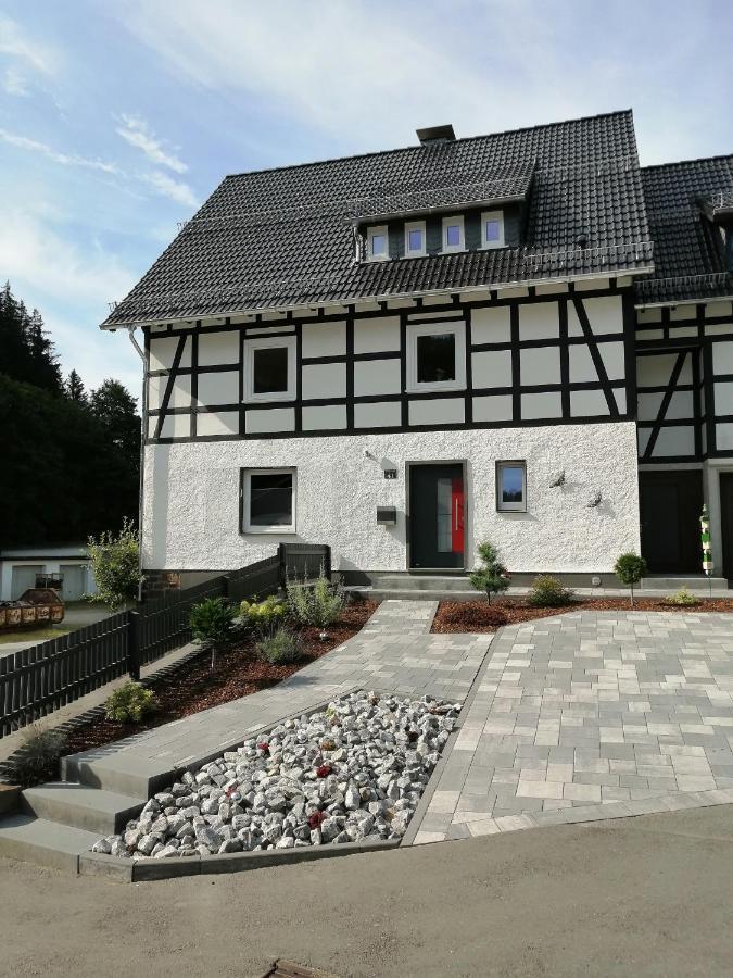 Apartment Am Felsen Zueschen Winterberg Extérieur photo